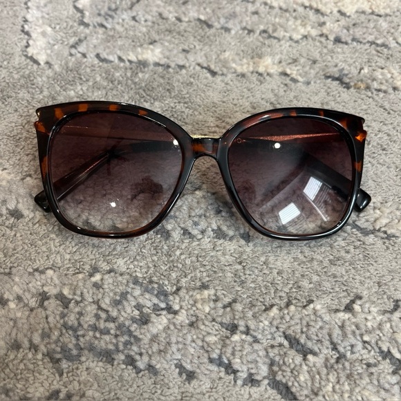 Oscar de la Renta  Tortoise Sunglasses Scratched Lenses - Picture 1 of 9